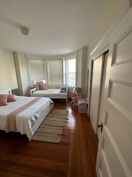 Building Photo - 1595 Beacon St