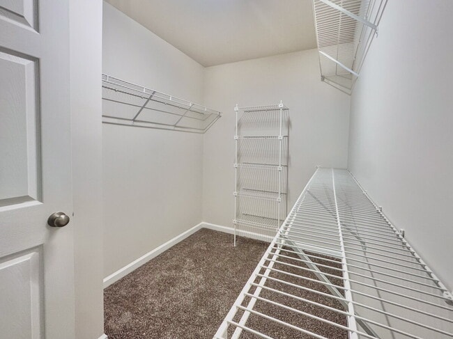 Building Photo - 9148 Hillston Ridge Rd