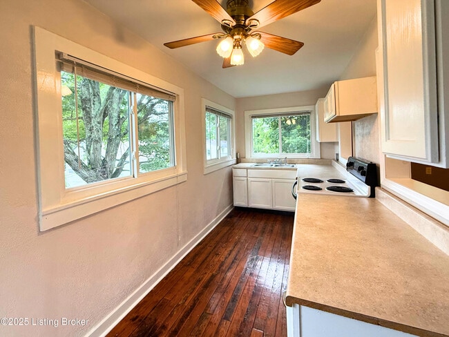 Building Photo - 13714-B N Blakely Ln