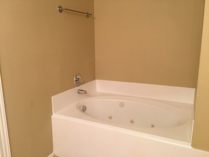 Building Photo - 8402 Storm Creek Dr
