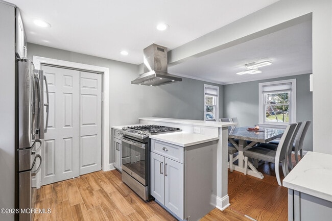 Building Photo - 416 Roosevelt Ave