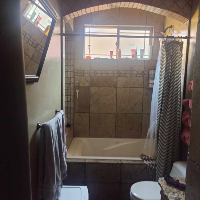 Building Photo - 219 700 N