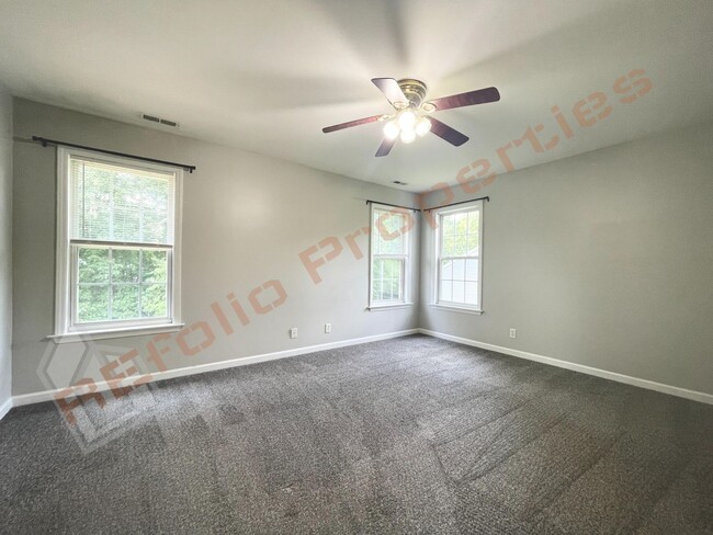 Building Photo - Beautiful 3 Bedroom 2 Car-Garage Home w/ H...