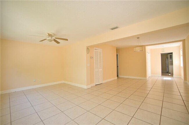 Building Photo - 412 SW 13th St