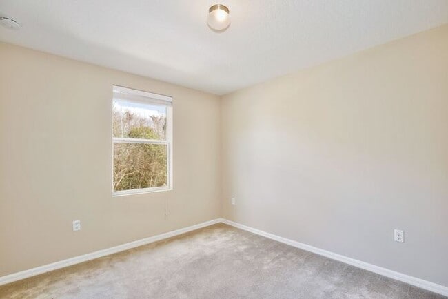 Building Photo - Spacious 3/2.5 End-Unit with Breathtaking Lake Views in Sanford!