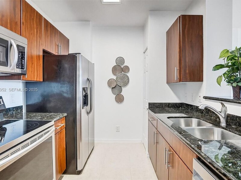 Building Photo - 2421 NE 65th St