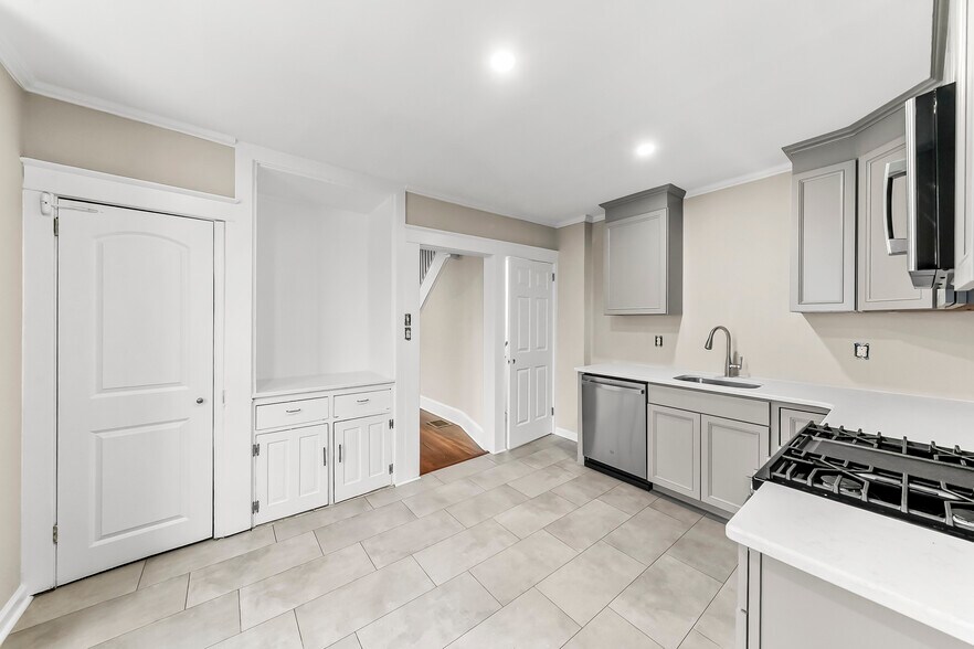 Building Photo - 640 Market St