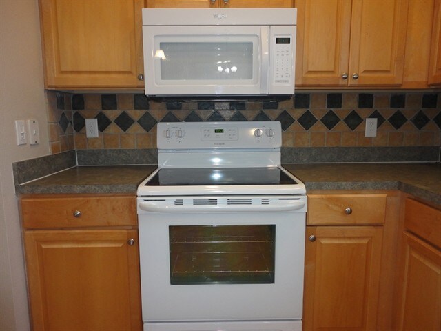 Building Photo - 8845 Cypress Hammock Dr