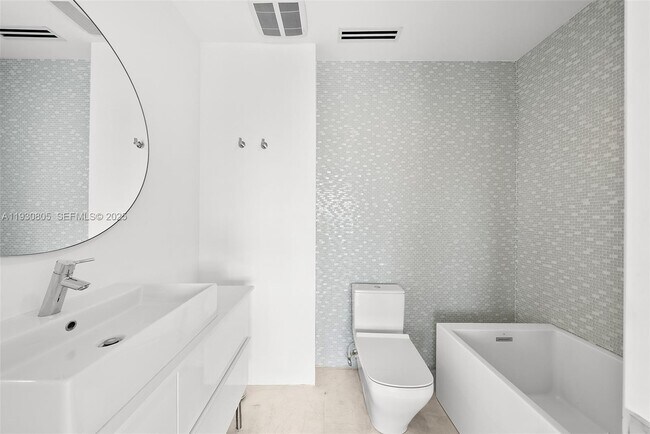 Building Photo - 3 Island Ave