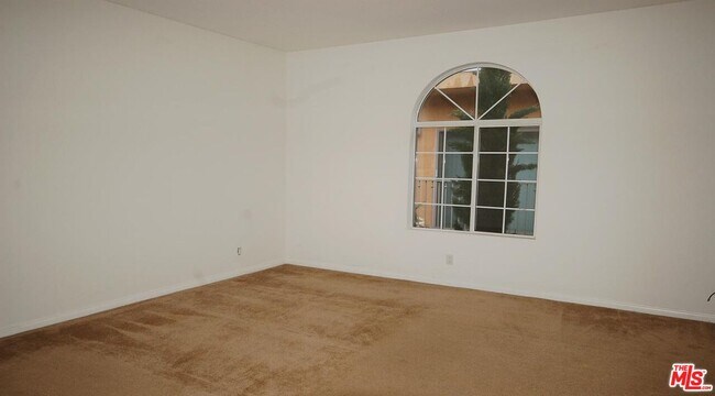 Building Photo - 5248 Satsuma Ave