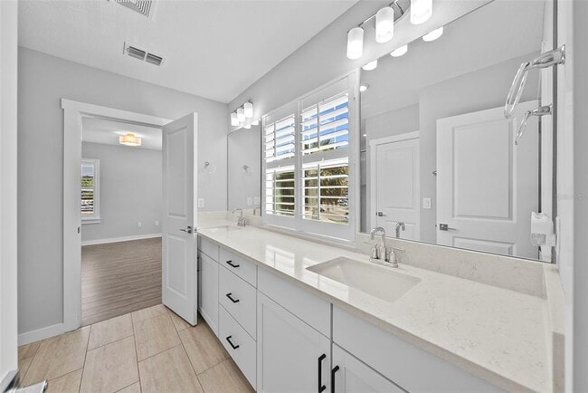 Building Photo - 5834 S MacDill Ave