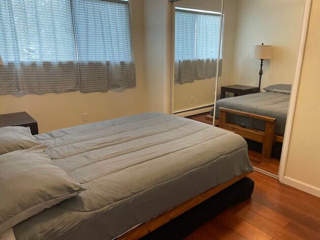 Building Photo - 1030 W 19th Ave