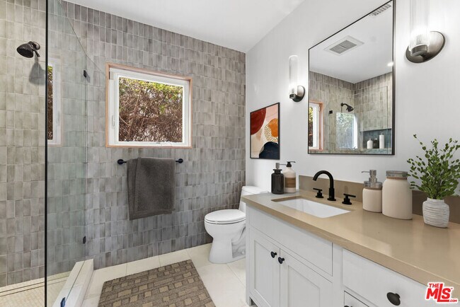 Building Photo - 8833 Ashcroft Ave