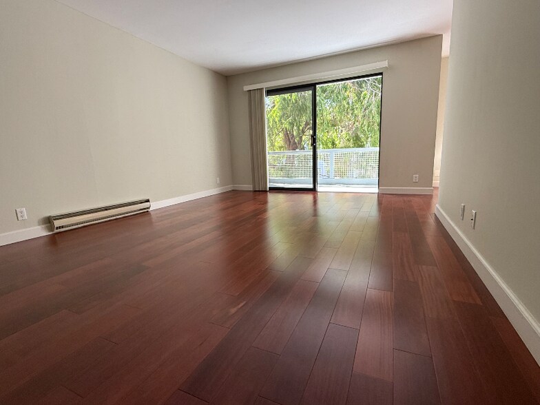 Building Photo - 4 Admiral Dr