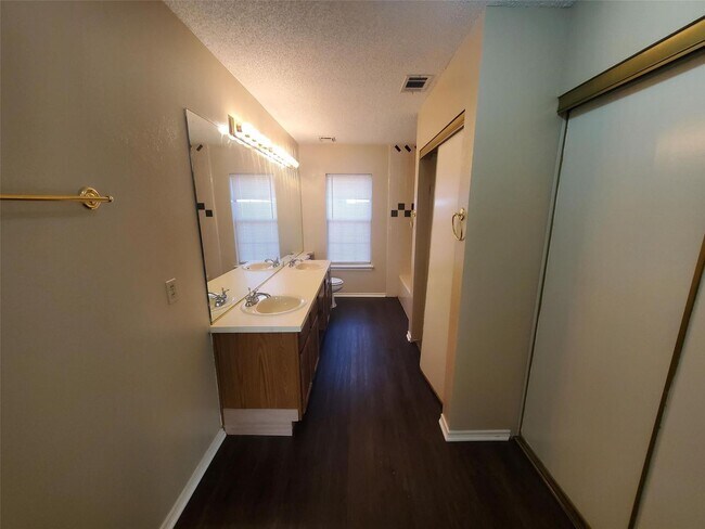 Building Photo - Move in ready home in Mesquite!