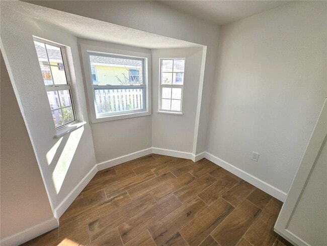 Building Photo - 5702 Carissa St