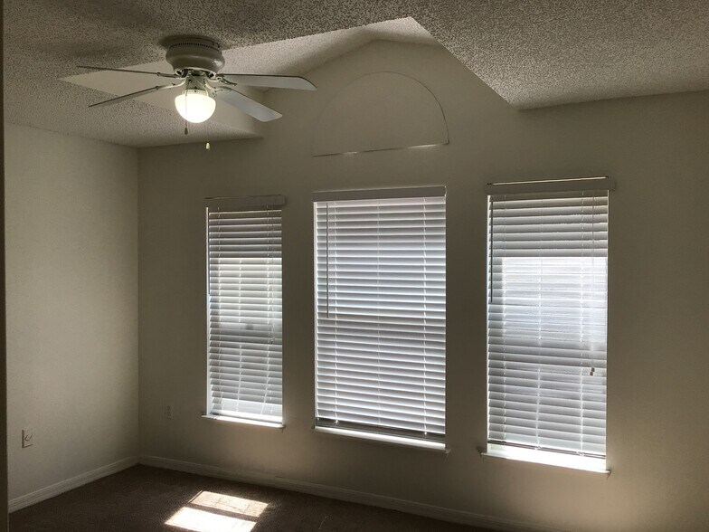 Building Photo - 16019 Horizon Ct