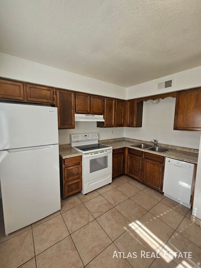 Building Photo - 111 N Phyllis-202