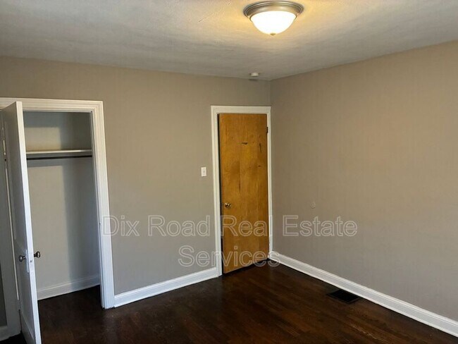 Building Photo - 112 Iroquois Ave