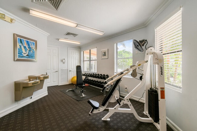 Building Photo - 28 Uno Lago Dr