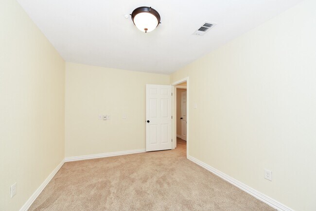 Building Photo - 15031 Kimberley Ct