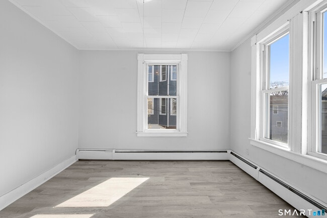 Building Photo - 48 Anderson St