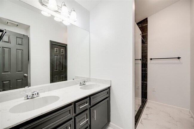 Building Photo - 1917 Windy Park Dr