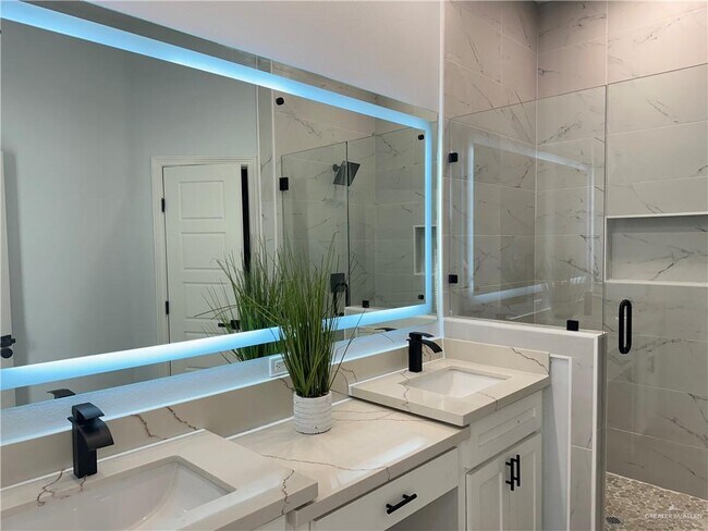 Building Photo - 1016 West Dr