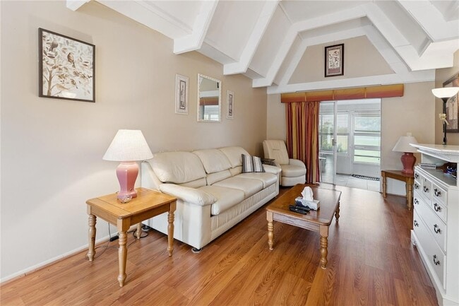 Building Photo - 3821 Club Cir