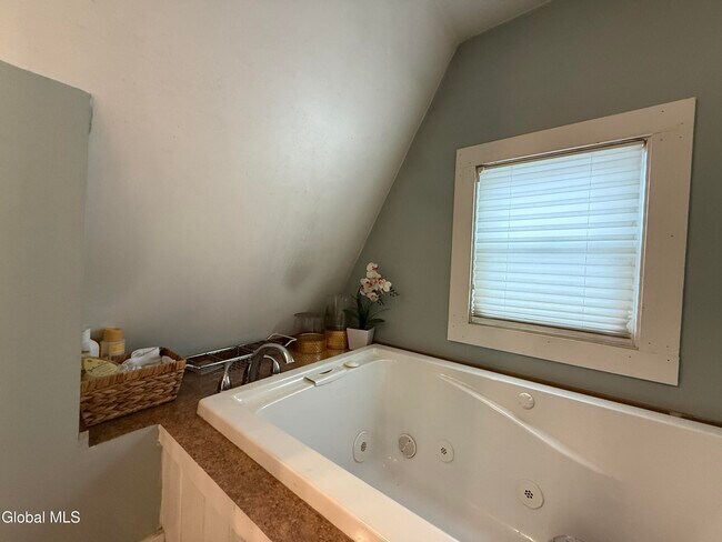 Building Photo - 21 Baker St