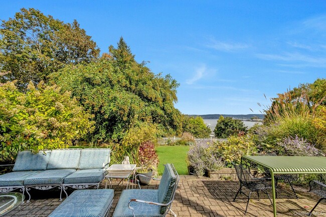 Building Photo - 220 Hudson Terrace