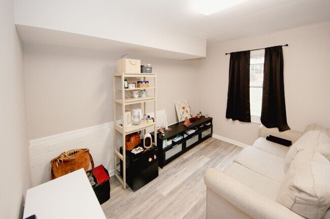 Building Photo - 1424 Shadowbrook Dr