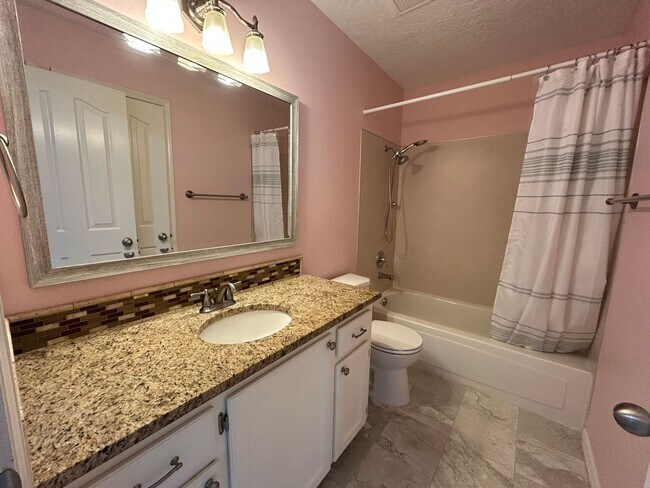 Building Photo - Gorgeous 5 bedroom 3 bathroom Home In Eagle