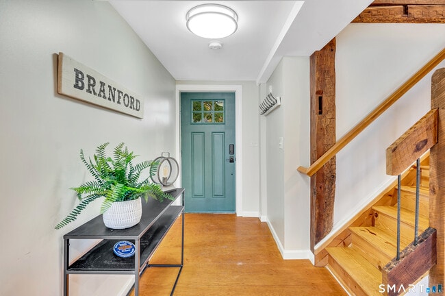 Building Photo - 736 Main St