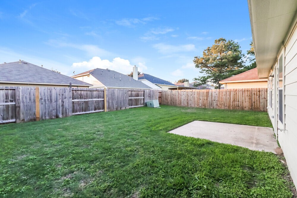 Building Photo - 5911 Shining Leaf Ct
