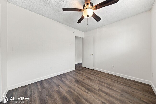 Building Photo - 1245 Lyons Ln
