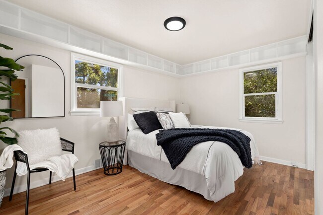 Building Photo - Stunning Fully Remodeled 3-Bedroom Home with Fenced Yard