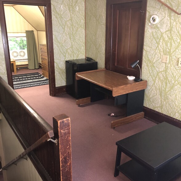 Building Photo - 803 E Seneca St