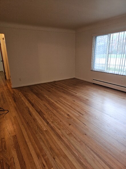 Building Photo - 2525 E Maple Rd