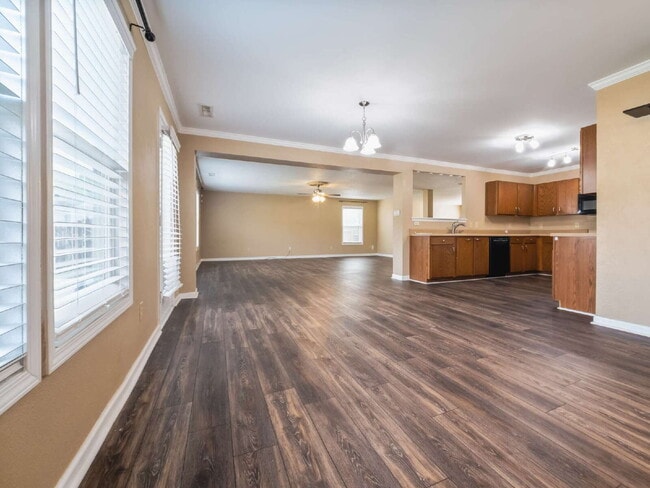 Building Photo - 910 Torsion Lane