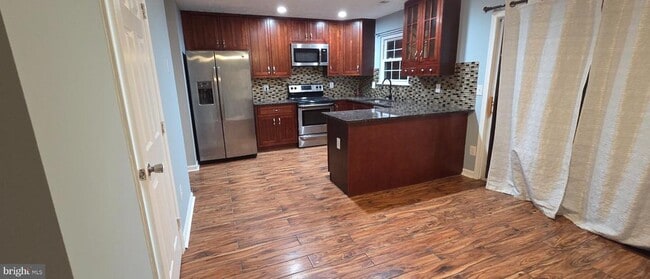 Building Photo - 323 Lindera Ct