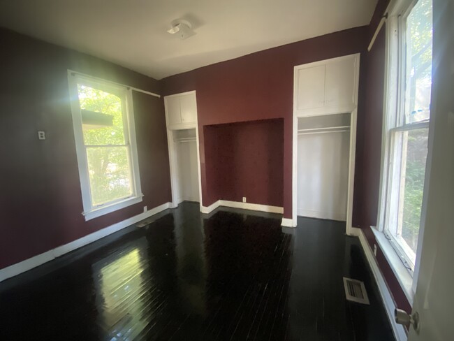 Building Photo - 360 S Camilla St