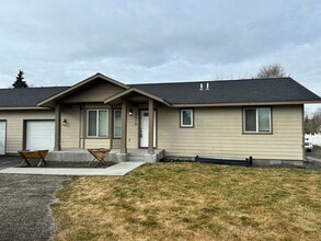 Building Photo - MP133 - 14410-14412 E Heroy