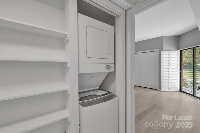 Building Photo - 224 N Poplar St