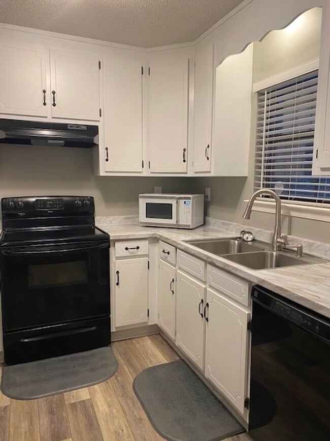 Building Photo - UPCOMING LISTING