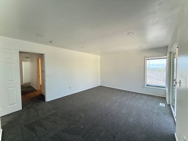 Building Photo - 3 Bedroom Home in Holladay now available