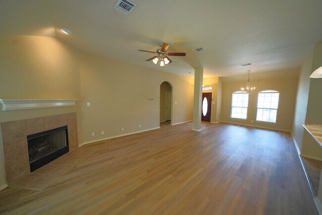 Building Photo - Move-In Ready Property Now Available in Selma, TX! - Realtor Commission: $600