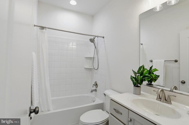 Building Photo - 1312 Volunteer Dr