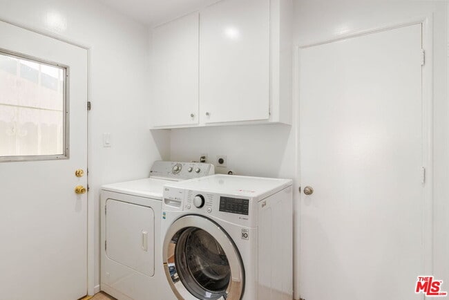 Building Photo - 7515 W 88th St