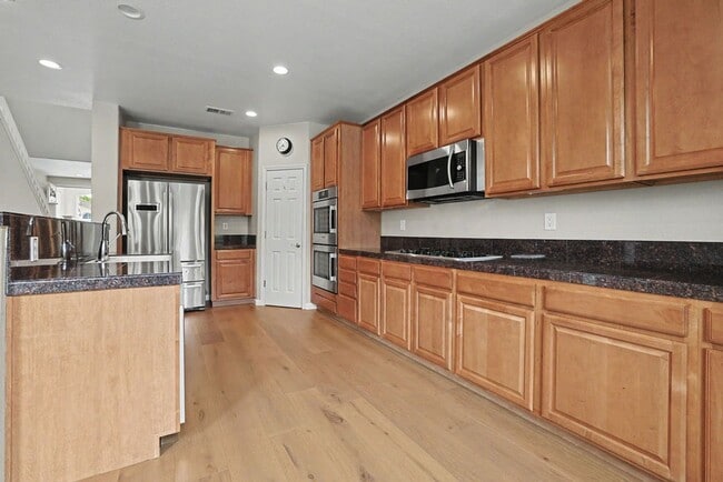 Building Photo - 4865 Peninsula Point Dr
